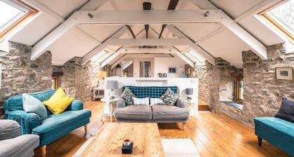 Stunning Converted Granary in Heart of St Davids