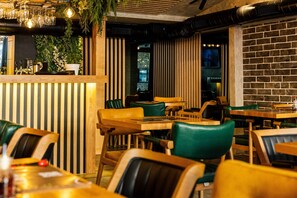 Outdoor dining - Garni Hotel Dum (Belgrade)