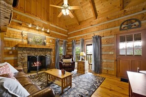 Smart-TV, peis og bøker