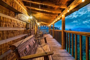 Terrace/patio - Free Dollywood Tix/VIEWS/Couples Cabin/HotTub/ (Sevierville)