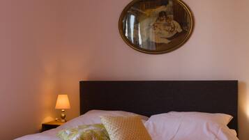 3 bedrooms, desk, free WiFi, bed sheets