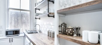 Charming and comfortable apartment, centrally located with easy parking access.  Sleeps 4