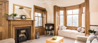 Charming and comfortable apartment, centrally located with easy parking access.  Sleeps 4