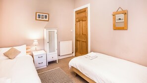 2 chambres, fer et planche à repasser, lit parapluie, Wi-Fi gratuit
