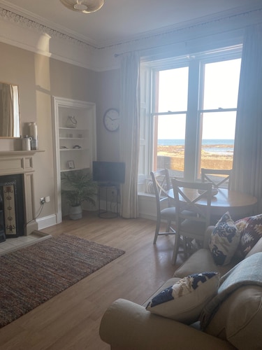 Stunning sea views, dog friendly holiday accommodation in North Berwick