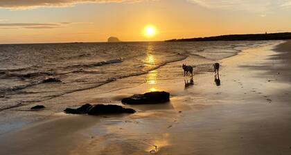Stunning sea views, dog friendly holiday accommodation in North Berwick