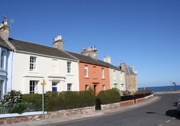 Exterior - Perfectly located for town and beach - Victorian terraced house near East Beach. Sleeps 7 (North Berwick)