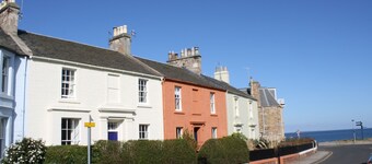 Perfectly located for town and beach - Victorian terraced house near East Beach. Sleeps 7