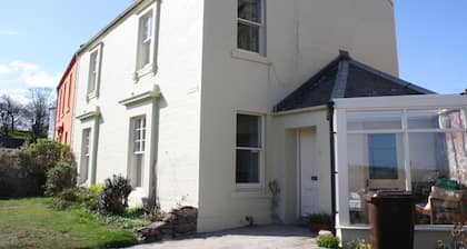 Perfectly located for town and beach - Victorian terraced house near East Beach. Sleeps 7