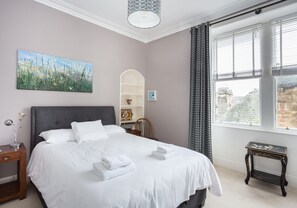 2 makuuhuonetta, silitysrauta/-lauta, ilmainen Wi-Fi, vuodevaatteet