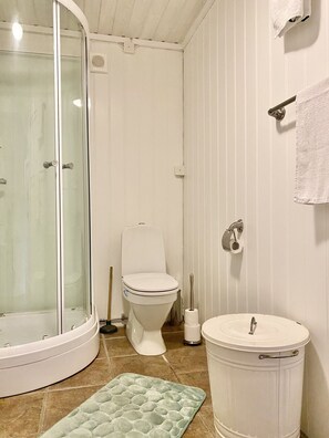 淋浴设施、吹风机、卫生纸