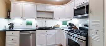Close to Expo Ctr, UofL, Walk to bars, shops!