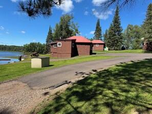 Exterior - Cozy cabin on Island Lake (Winter)
