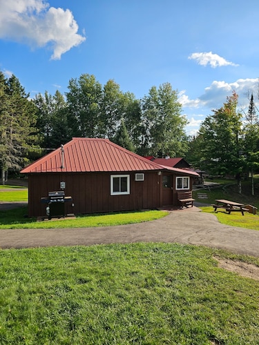 Cozy cabin on Island Lake