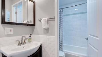 Combined shower/tub, hair dryer, towels, shampoo
