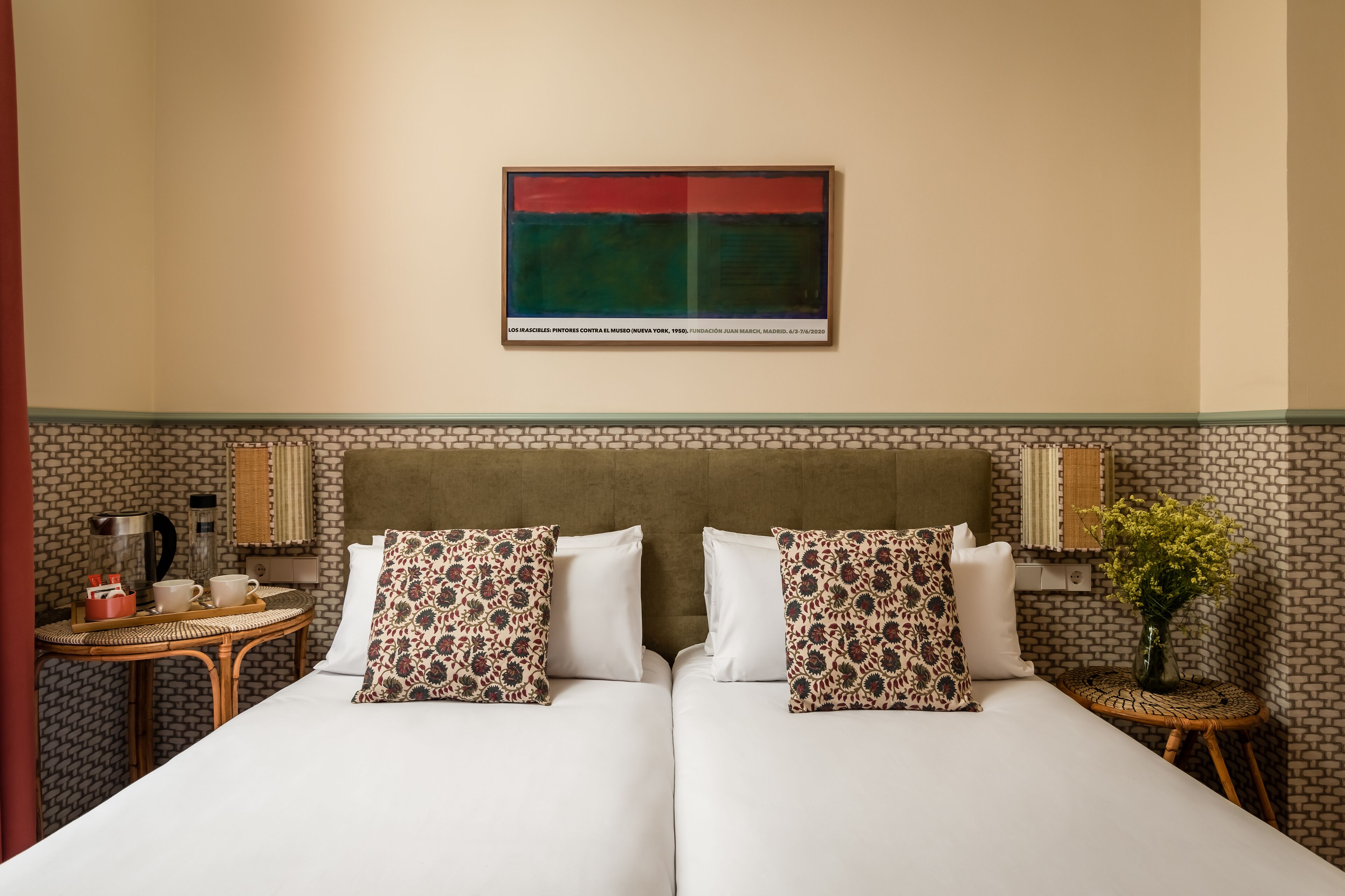Basic Triple Room | Desk, WiFi (free), bed sheets