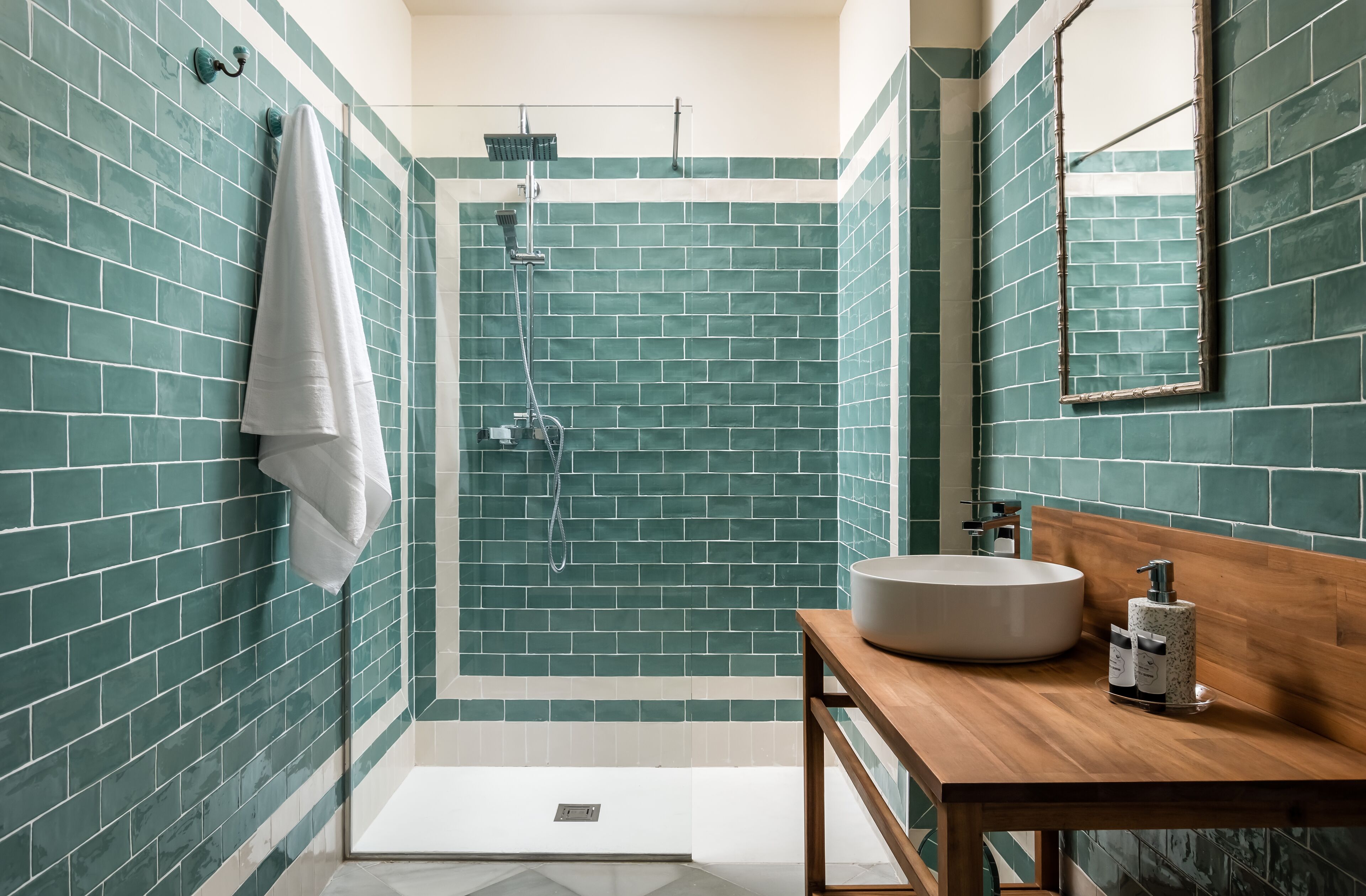 Standard Double Room | Bathroom | Free toiletries, hair dryer, towels