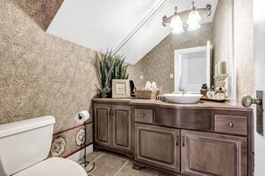 Bathtub, jetted bath, hair dryer, towels