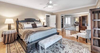 Grand Suite in B&B Historical 1896 Georgian Revival Manor in Green Bay
