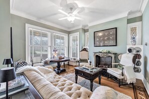 Smart TV, fireplace, ping pong, books