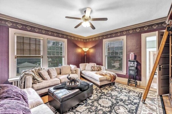 Smart TV, fireplace, table tennis, books