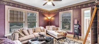 Grand Suite in B&B Historical 1896 Georgian Revival Manor in Green Bay