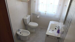 A bathroom with a toilet, bidet, and sink. - Apartment - Standard Floor - Without Terrace (Raxó)