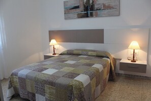 2 habitaciones, tabla de planchar con plancha, wifi y ropa de cama 