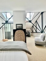 Ropa de cama de alta calidad y minibar 