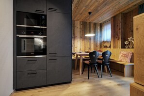 Luxury Condo, 2 Bedrooms, Balcony | Private kitchen - Hotel Stern (Ehrwald)