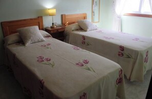 2 dormitorios, tabla de planchar con plancha, wifi y ropa de cama