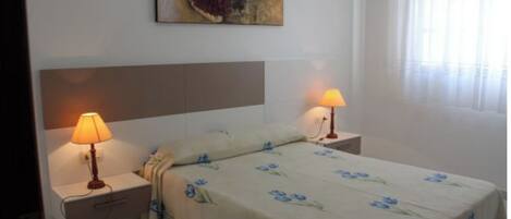 2 slaapkamers, een strijkplank/strijkijzer, wifi, beddengoed