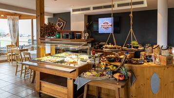 Bữa sáng buffet hàng ngày (16 EUR/mỗi người)