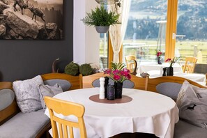 Esmorzar diari d'estil bufet (16 EUR per persona) 