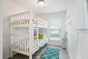 6 bedrooms, desk, iron/ironing board, free WiFi