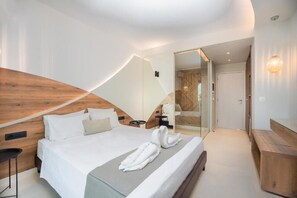 Superior-Doppel- oder -Zweibettzimmer | Schreibtisch, Bettwäsche