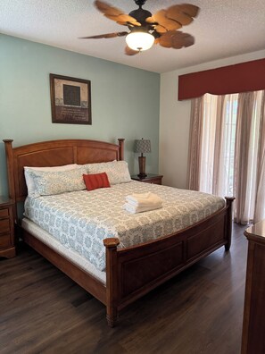 7 slaapkamers, een strijkplank/strijkijzer, reisbedje, gratis wifi