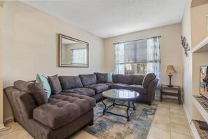 Een smart-tv en een dvd-speler