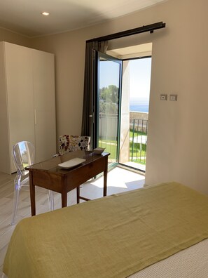 1 bedroom, in-room safe, desk, iron/ironing board - Sparrowhawk Isolabella Suite. Suite with a view of Isolabella Bay (Taormina)