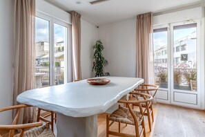 Lounge - LOFUS bio-suites (Athens)