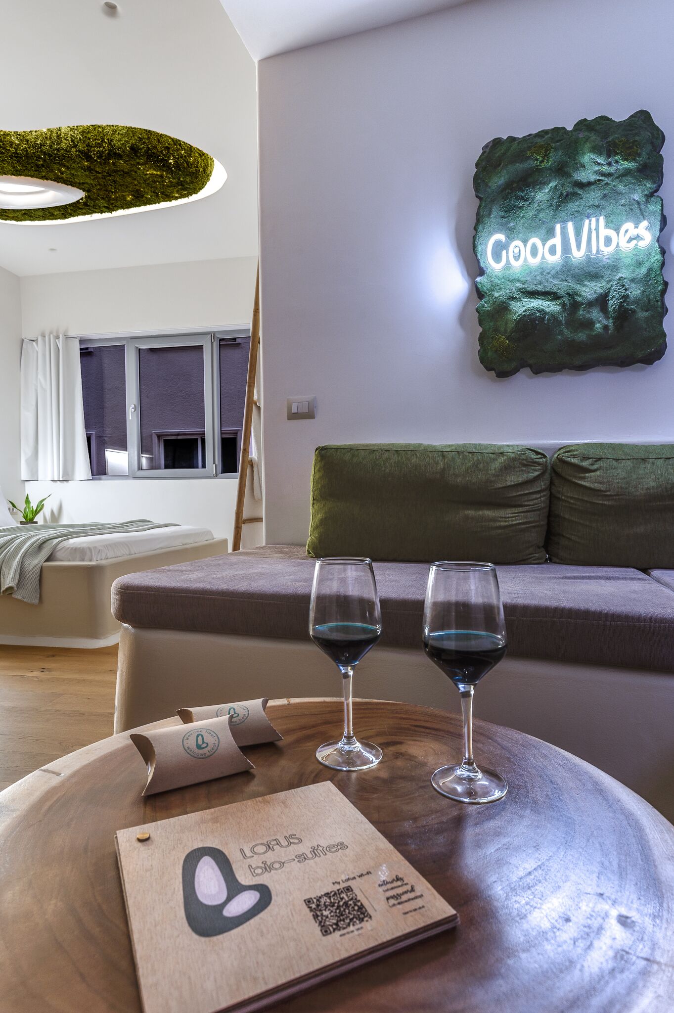 Phòng Suite Superior | Khu phòng khách | TV LED 39-inch có truyền hình kỹ thuật số, TV 