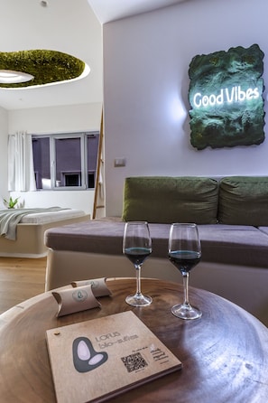 高級套房 | 客廳 | 39 吋LED 電視連數碼電視頻道、電視