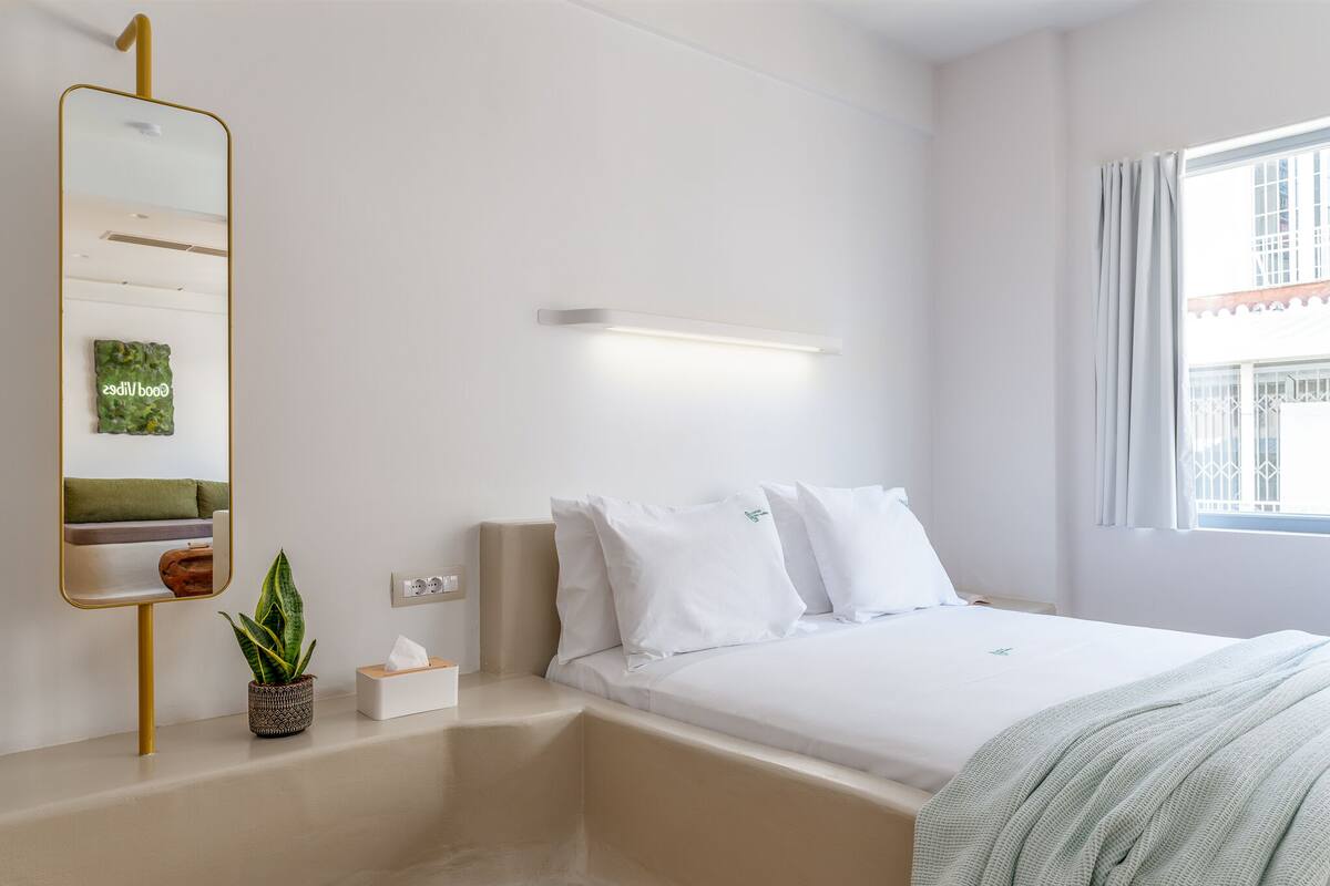 In-room safe, desk, laptop workspace, blackout drapes