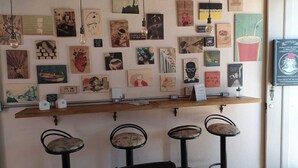 Unclassified image, 4 of 28, button - Com Verso e Prosa RePouso e café (Paraty)