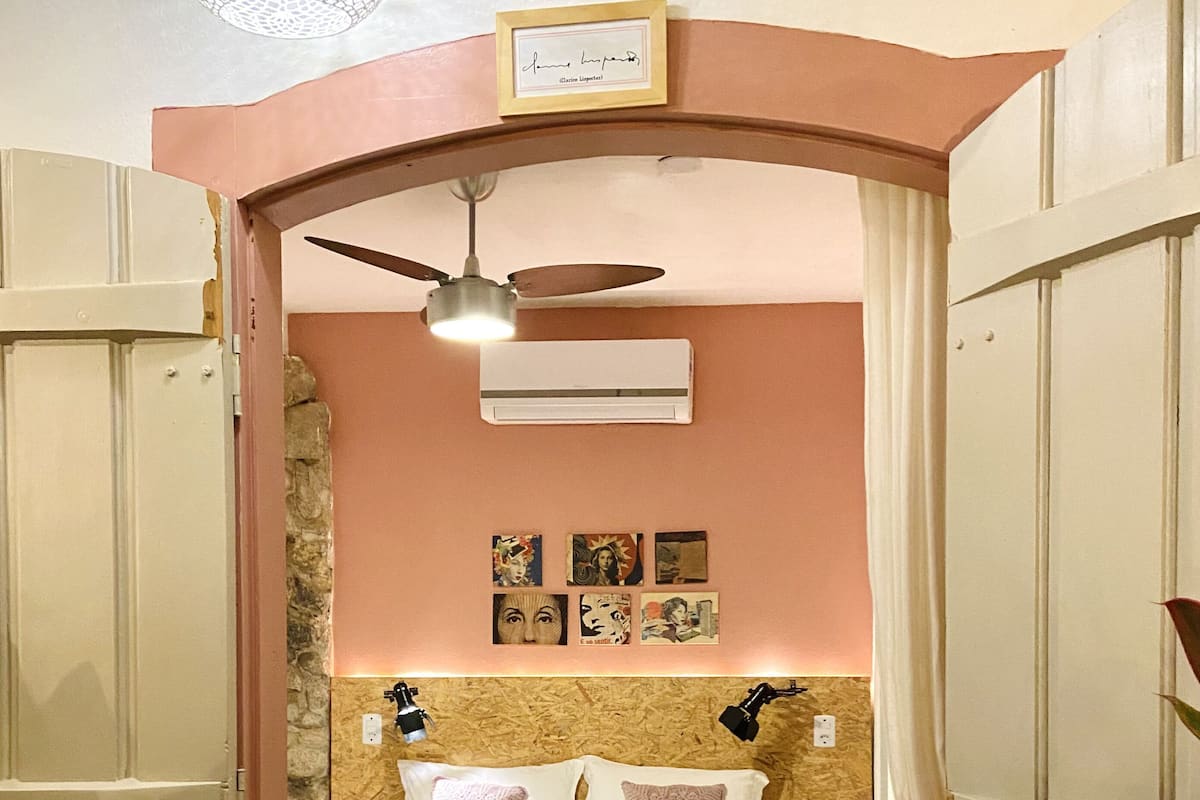 Quarto Clarisse Lispector | Área de estar | TV de tela plana 29 polegadas com canais via satélite, TV, Netflix