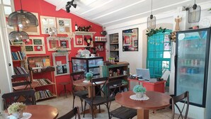 Unclassified image, 3 of 28, button - Com Verso e Prosa RePouso e café (Paraty)