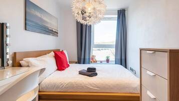 2 bedrooms, iron/ironing board, free WiFi, bed sheets