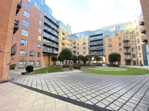 2 Bed Sheffield City Centre Apartment & Balcony