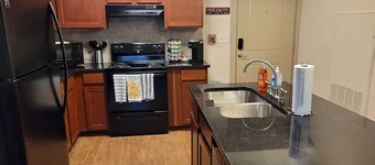 Walk to Georgia Aquarium Mercedez Benz Stadium and State Farm Arena Free Parking