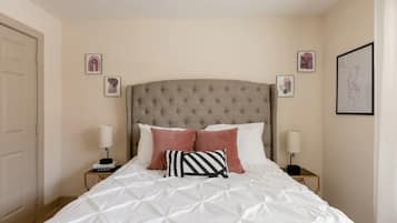 1 bedroom, desk, iron/ironing board, WiFi (free)